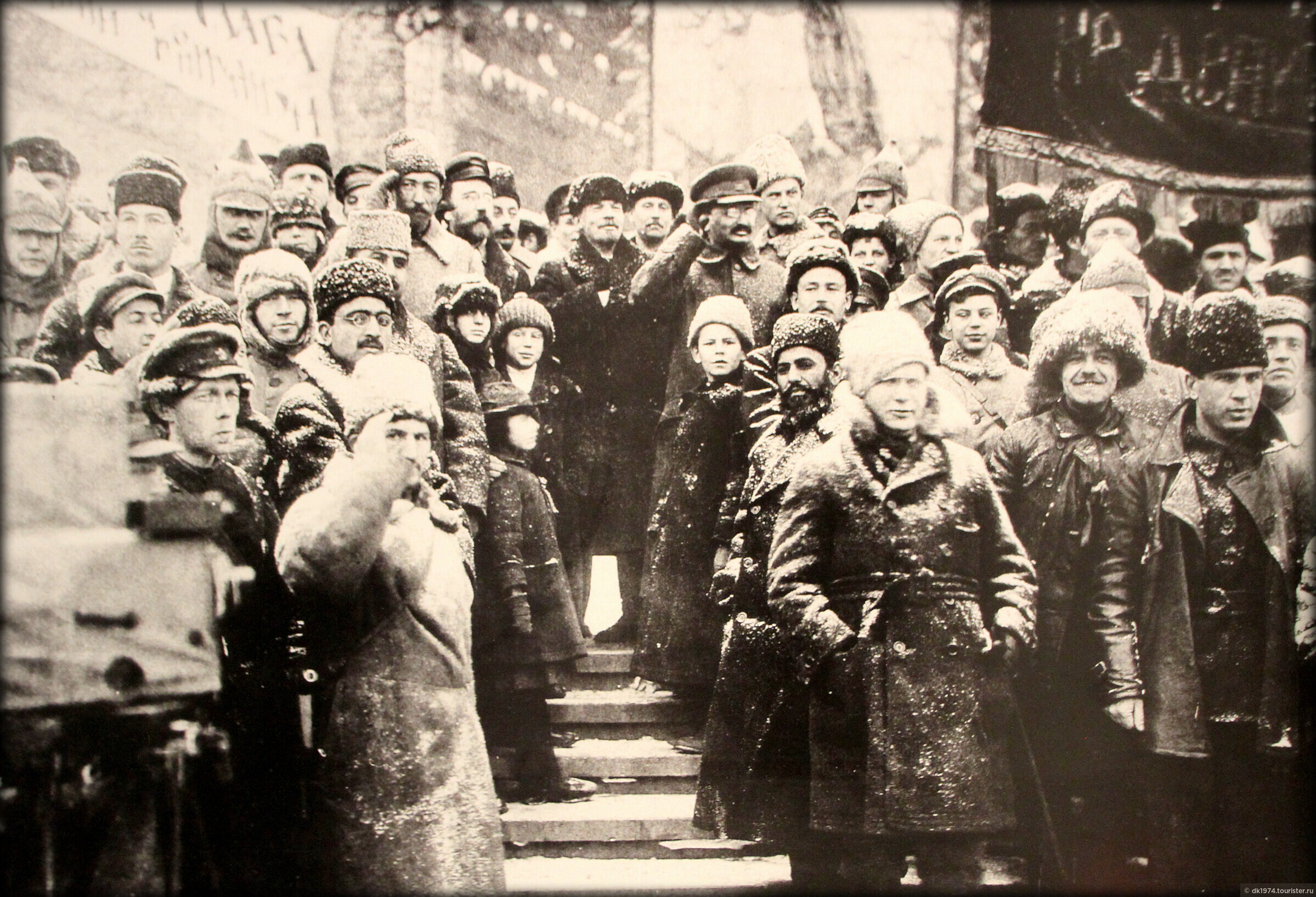 Ленин во время революции. Ленин в 1921 году. Ленин и Троцкий 1919. Ленин Троцкий 1919 фото. Ленин и Троцкий 1917.