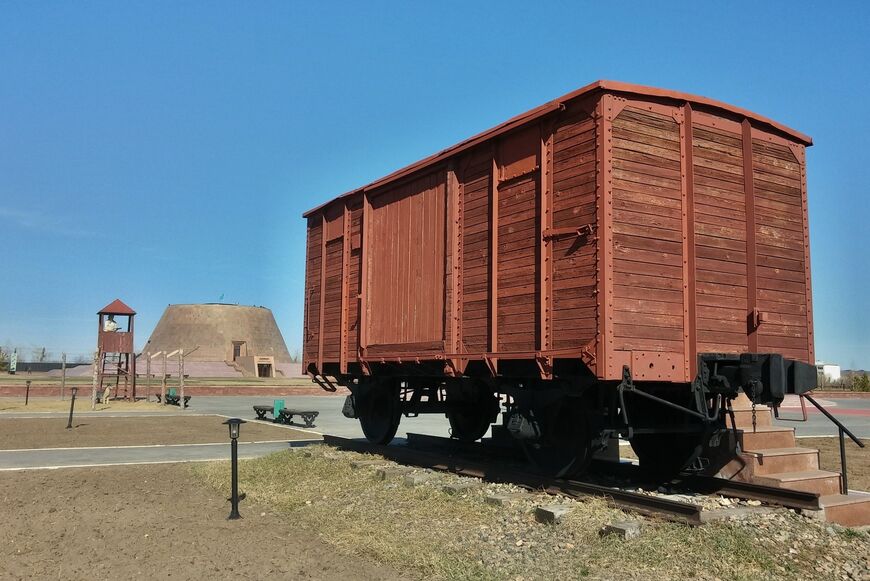Сталинский вагон, в котором привозили женщин в лагерь