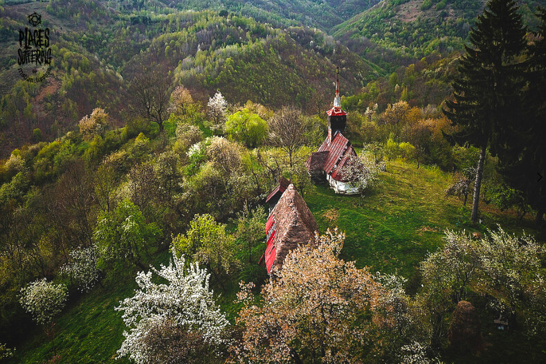 14 чарующих фотографий заброшенных деревень в горах Трансильвании