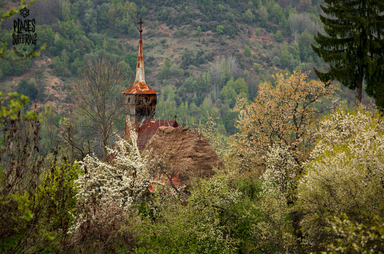 14 чарующих фотографий заброшенных деревень в горах Трансильвании