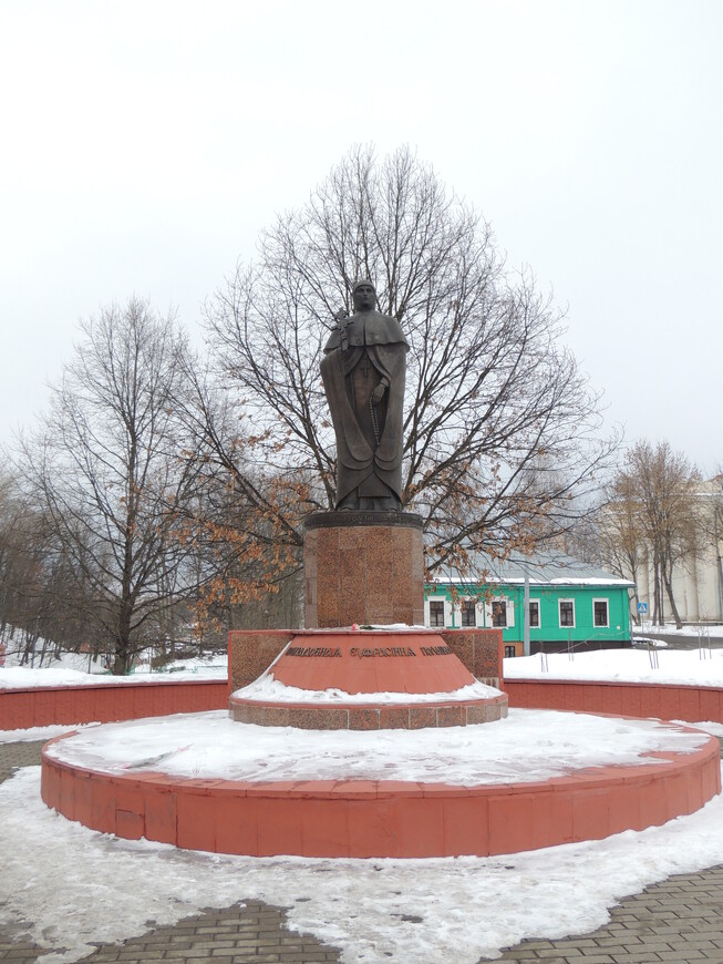 Памятник святой Ефросинии Полоцкой. 