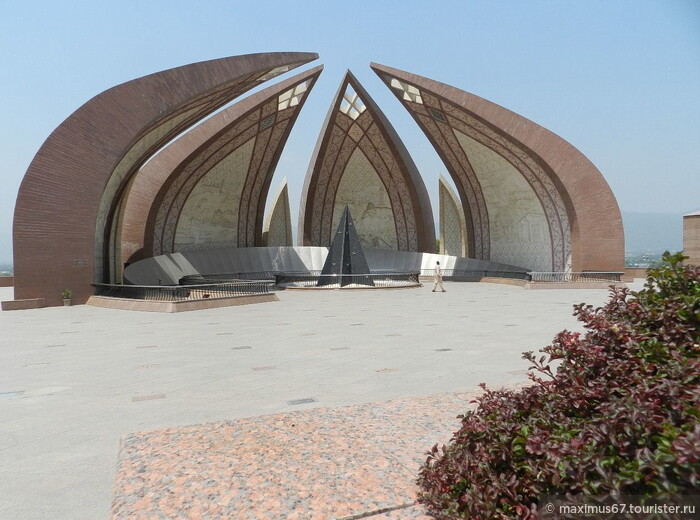 Пакистан. Ч - 13. Пакистанский монумент