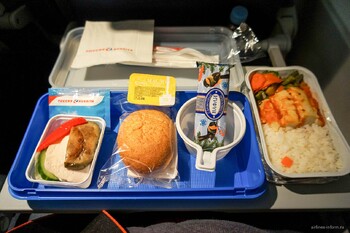 Авиакомпания Россия отменяет питание на коротких чартерных рейсах