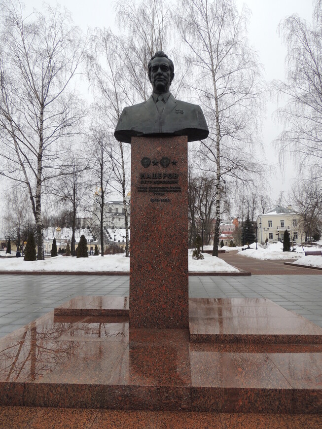 Памятник Петру Мироновичу Машерову. 