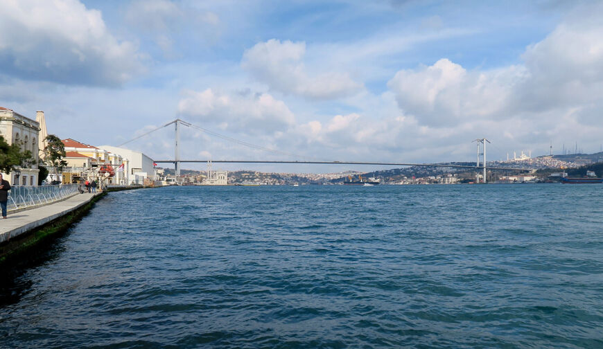 Вид на пролив Босфор и Босфорский мост
