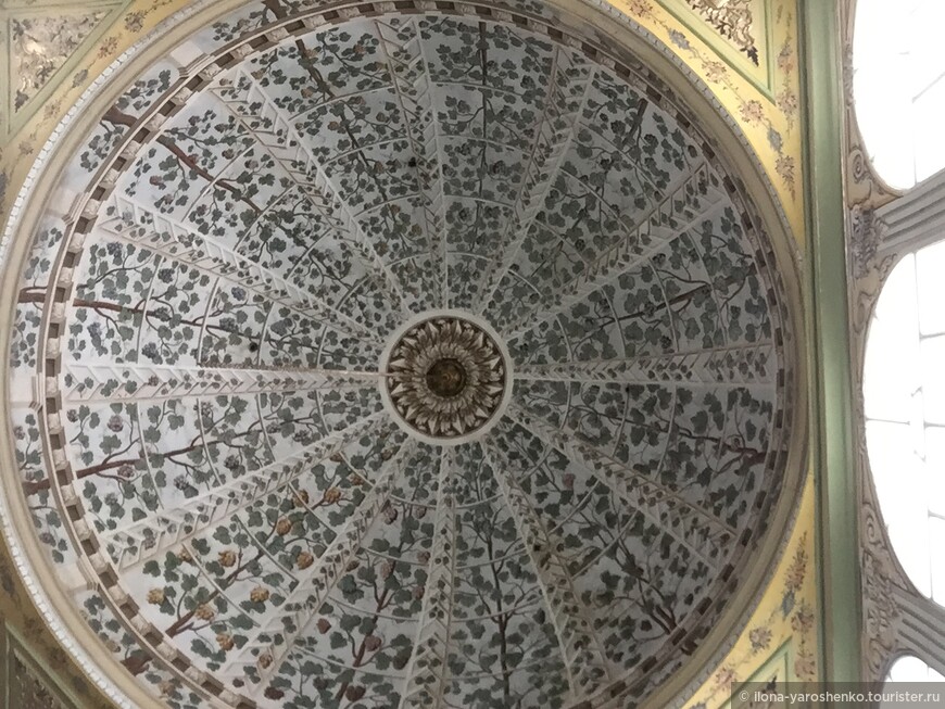 купол в комнате валиде-султан