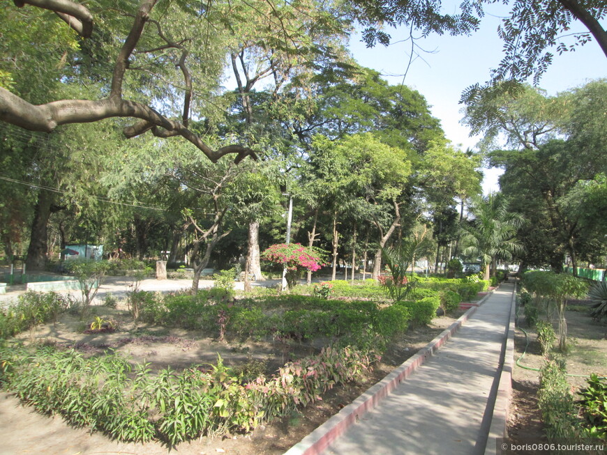 Небольшой и уютный парк в центре города