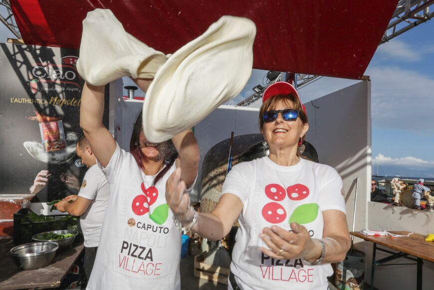 Фестиваль пиццы в Неаполе