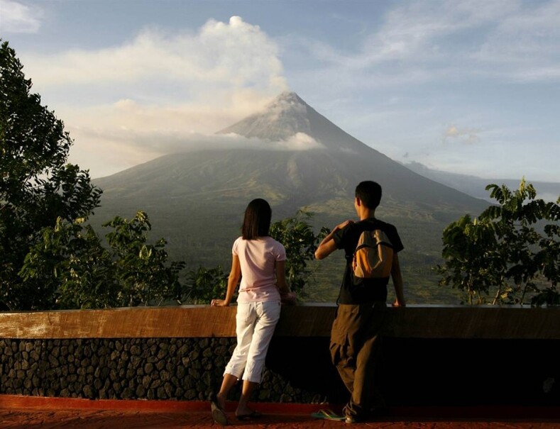 Черно-белый картина вместо красочных пейзажей: 15 впечатляющих фотографий после извержения вулкана на Филлипинах
