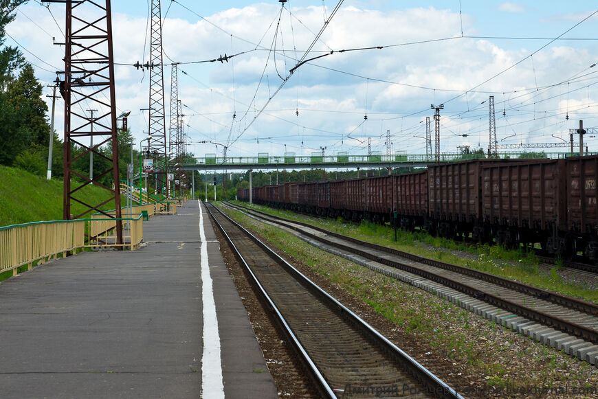 Пассажирская платформа в сторону Узуново в Московском парке станции