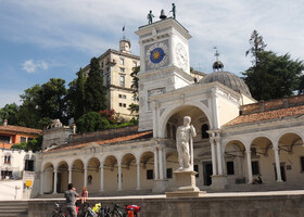 Итальянский Удине — площадь Свободы и ее венецианские дворцы и лоджии