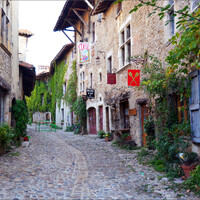 За красоту и историческую сохранность Перужа его включили в Ассоциацию самых красивых деревень Франции — Le Plus Beaux Villages de France.