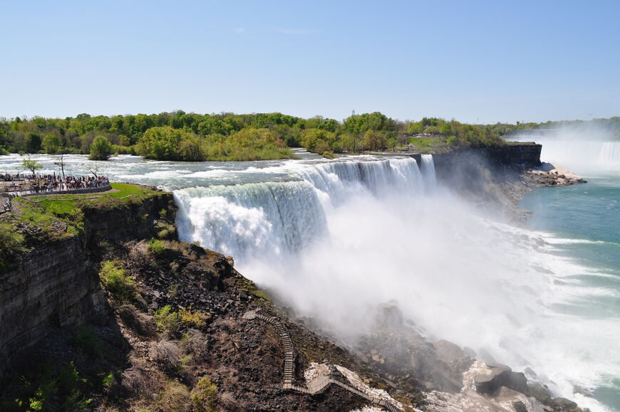 Водопады «Американский» (American Falls) и «Фата» (Bridal Veil Falls)