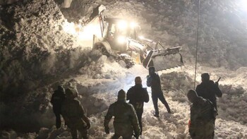 На востоке Турции сошли две лавины: десятки погибших 