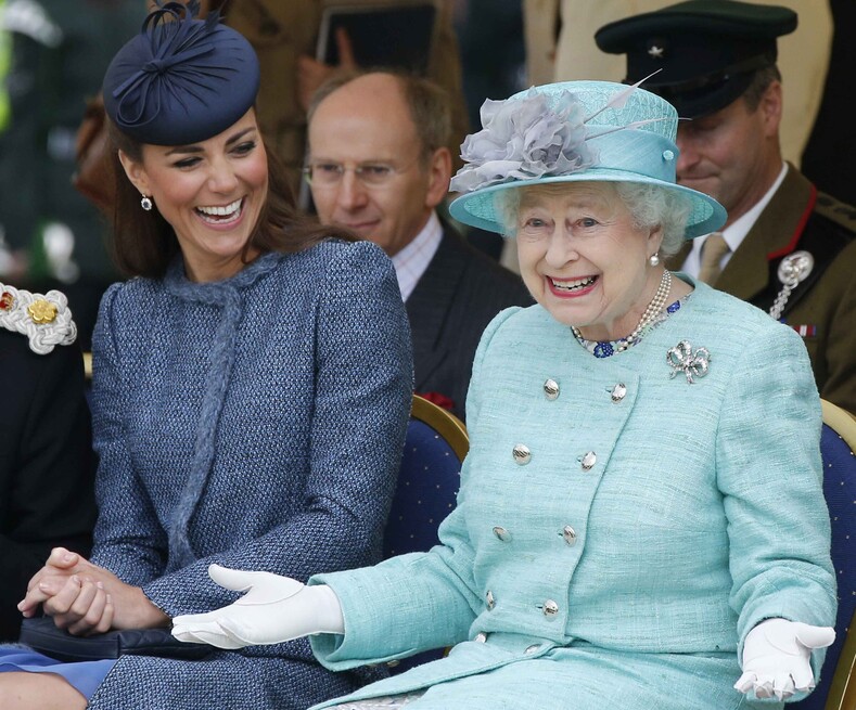 ТОП-8 нерушимых правил королевского этикета, которые могут вызвать улыбку
