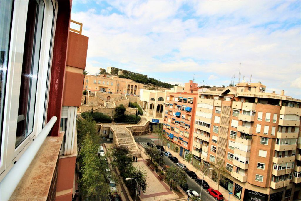 Сколько стоит жилье в испании в рублях милан столица какого государства