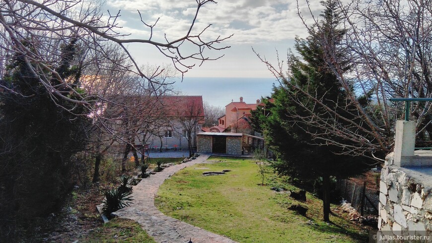 Гостеприимный монастырь Рустово