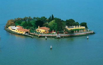 В Венецианской лагуне продаётся остров