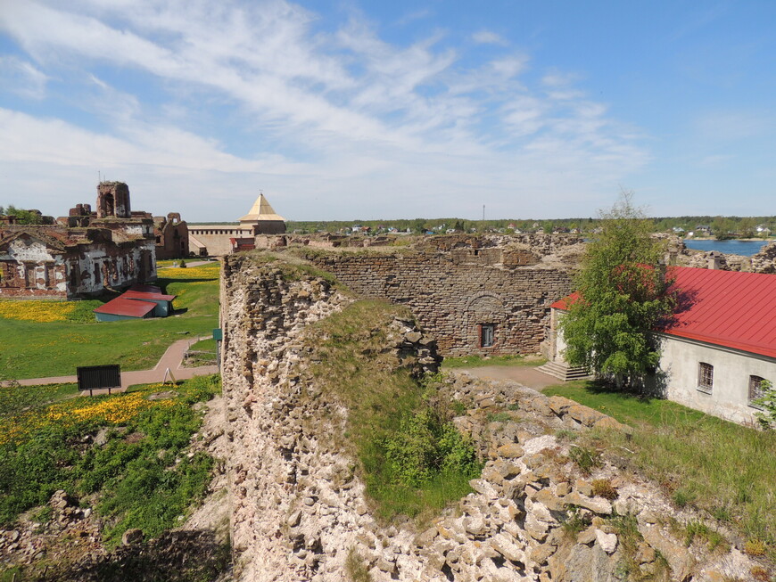 В северо-восточной части крепости находится внутренняя цитадель. 