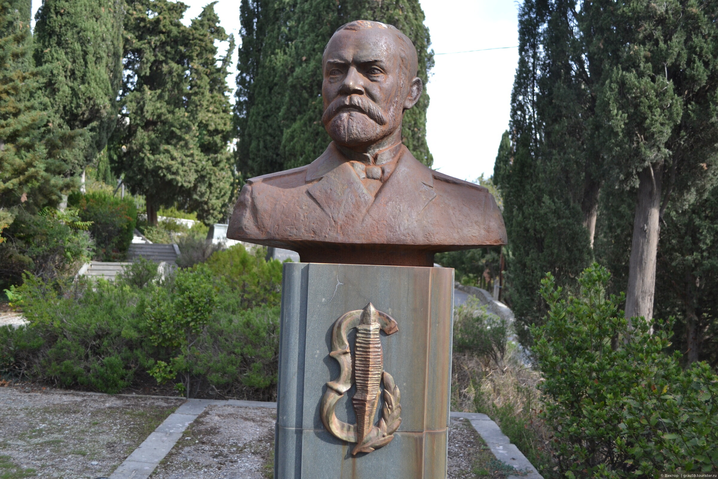 Памятники На Могилу В Ялте Фото