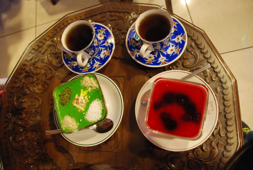 Турецкий кофе и десерт