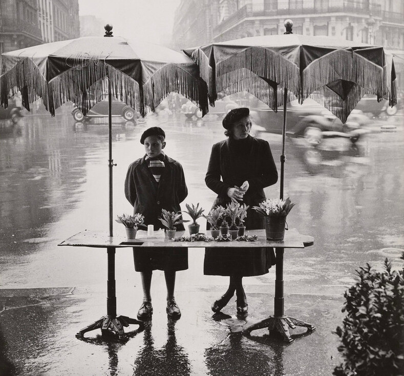 Жизнь и история Парижа в черно-белых фотографиях - Изис Бидерманас запечатлел город таким, какой он есть: романтичным, живым и бесконечно великолепным