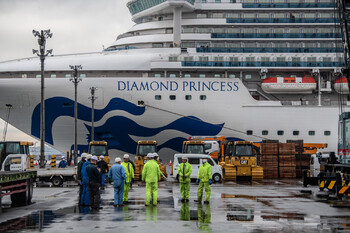 У эвакуированных с лайнера Diamond Princess туристов обнаружен коронавирус