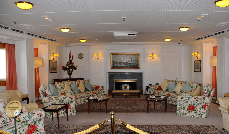 Парадная гостиная Елизаветы II на королевской яхте «Британия