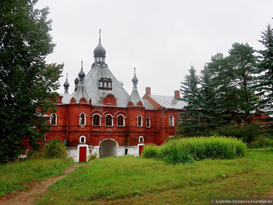 Обитель, затерянная в лесах