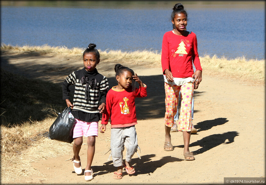Мадагаскарские хроники — озеро Андраикиба и петушиные бои