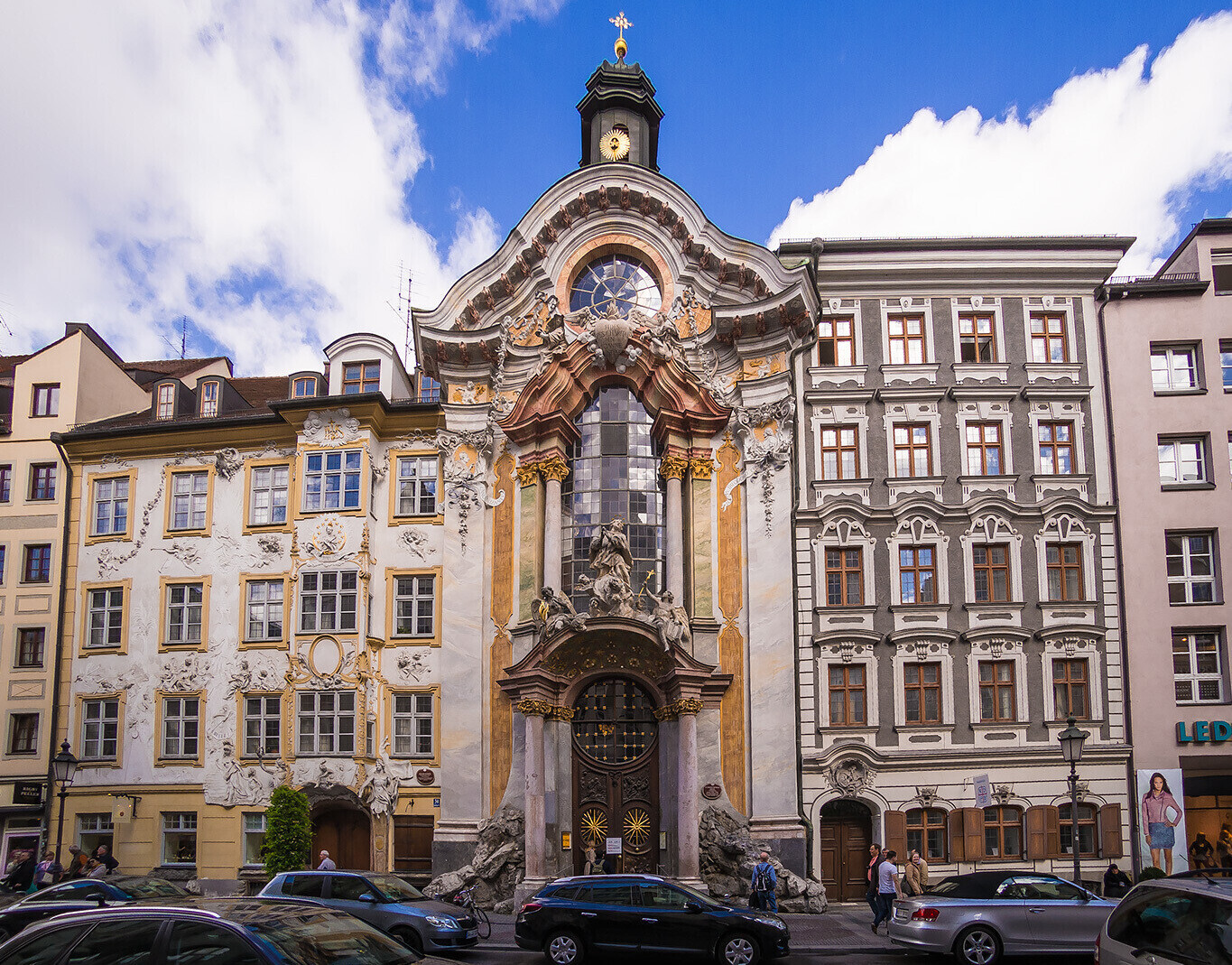 Asamkirche) - одна из самых красивых церквей Мюнхена, по отзывам многих пут...