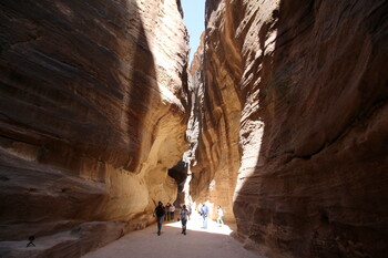 В иорданской Петре туриста убил сорвавшийся со скалы камень