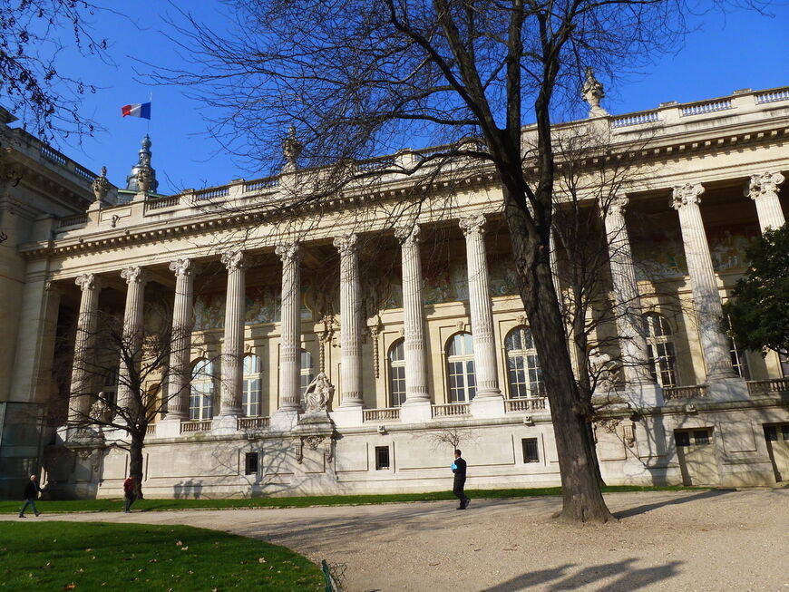 Большой дворец в Париже (Grand Palais)