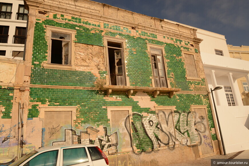 В Алгарве есть разрушающиеся дома