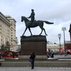 Памятник маршалу Жукову выделятся четким абрисом .Так скульптор Вячеслав Клыков рассказал о жестком и непримиримом характере легендарного полководца.