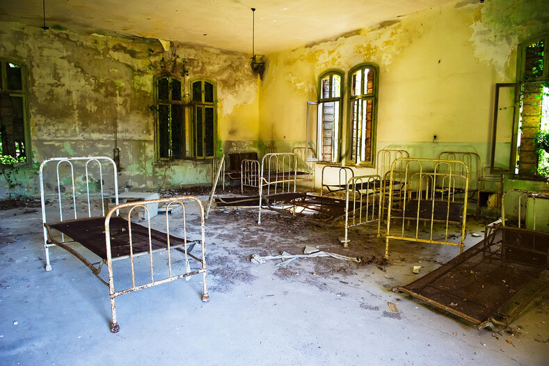 Остров с дурной славой: карантинная зона и больница для сумасшедших (фото заброшенного места, к которому боятся приближаться)