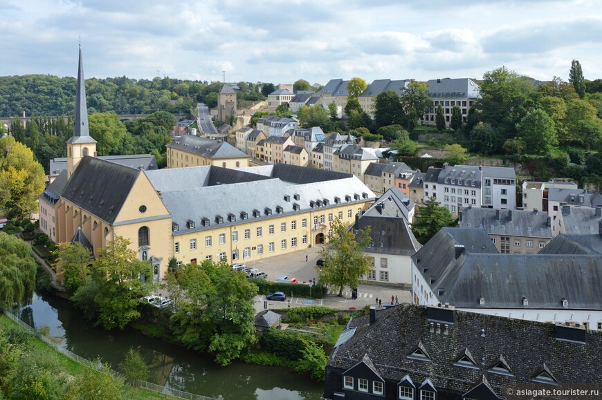 Сказки Люксембурга: Пушкин, пьяный призрак и русалка в ванне