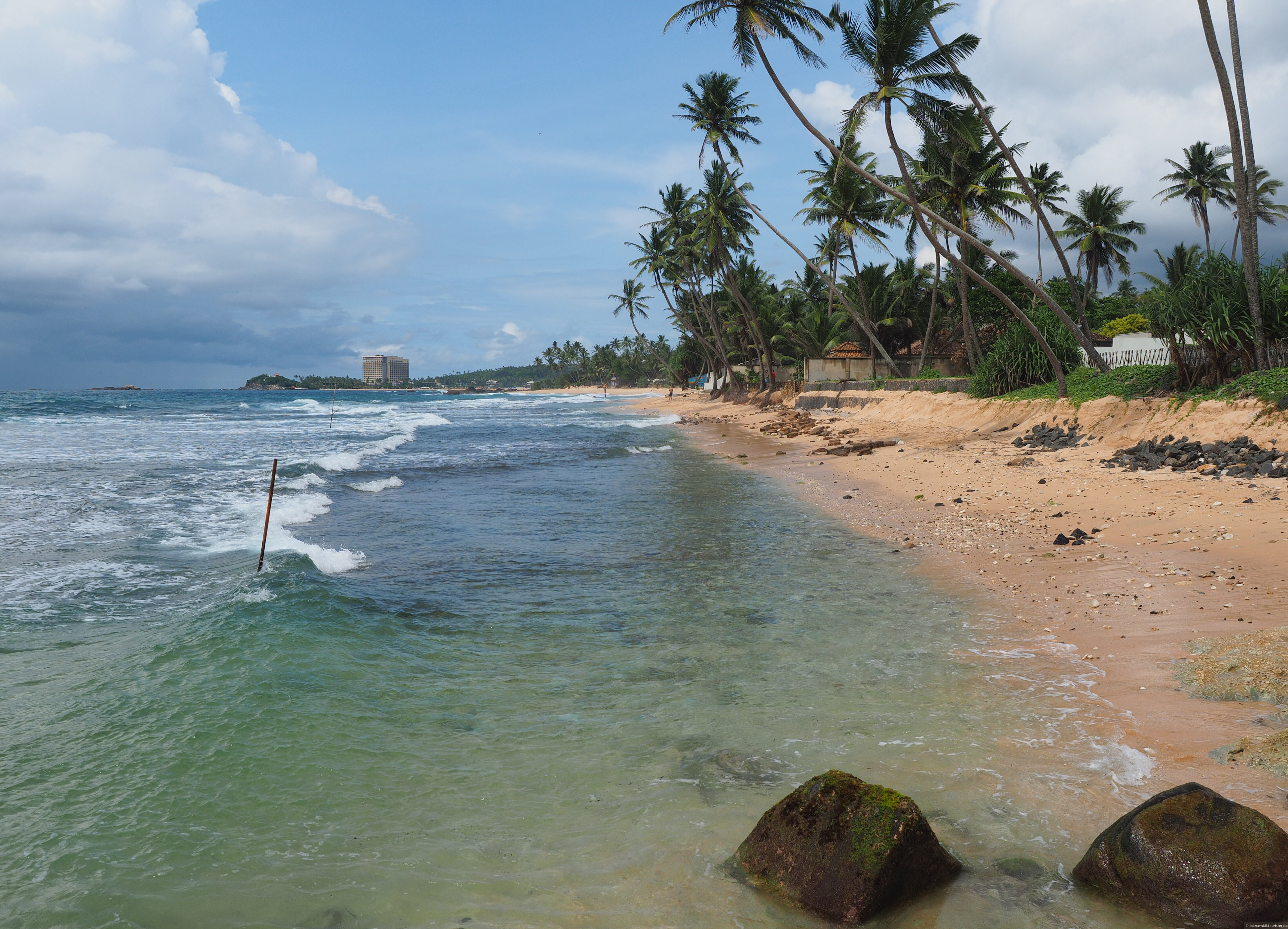 Унаватуна пляж с черепахами. Унаватуна Шри Ланка. Хиккадува Шри Ланка. Пляж Унаватуна Шри Ланка. Шри Ланке уно ватуна.