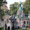 Индивидуальные и групповые экскурсии в Донской монастырь.Церковь Иоанна Лествичника ( справа)