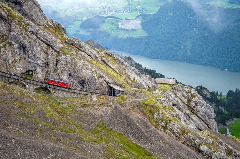 ТОП-10 самых захватывающих и страшных железнодорожных маршрутов в мире