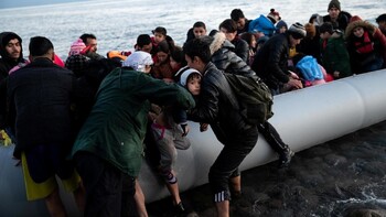 Мигранты «берут на абордаж» греческие острова 