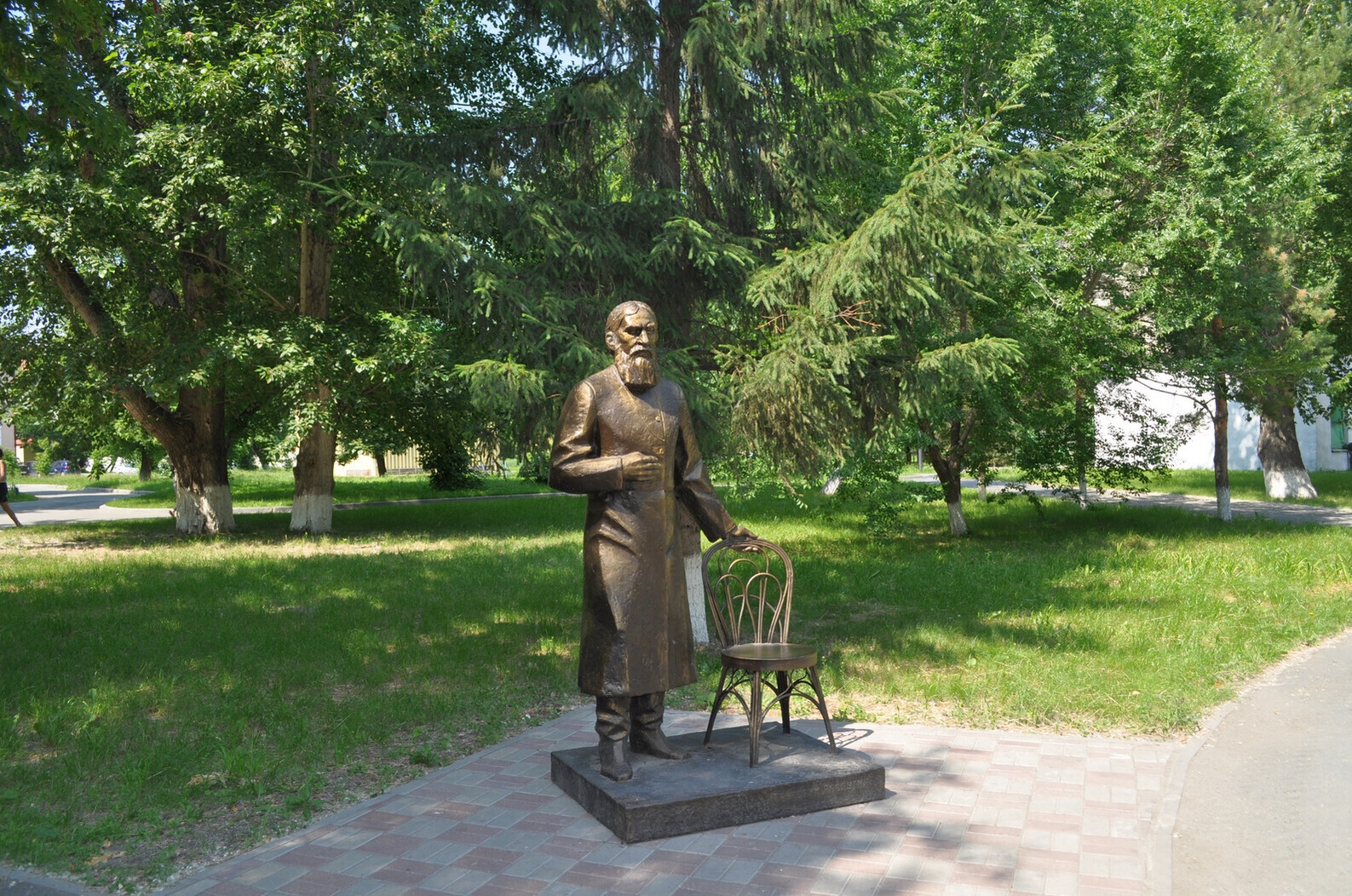 Памятник Григорию Распутину в Тюмени