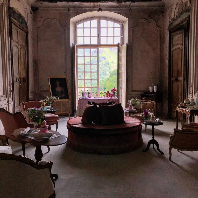 Пара из Австралии купила заброшенный замок XVIII века во Франции и вот уже седьмой год занимается его реставрацией (фото до-после просто поражают)