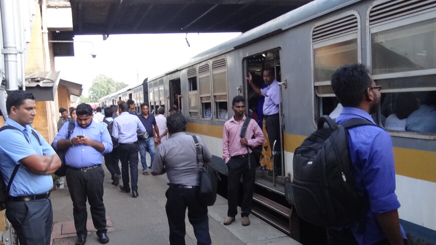 Жесть! Катаемся по Шри-Ланке на поезде (фото + видео)