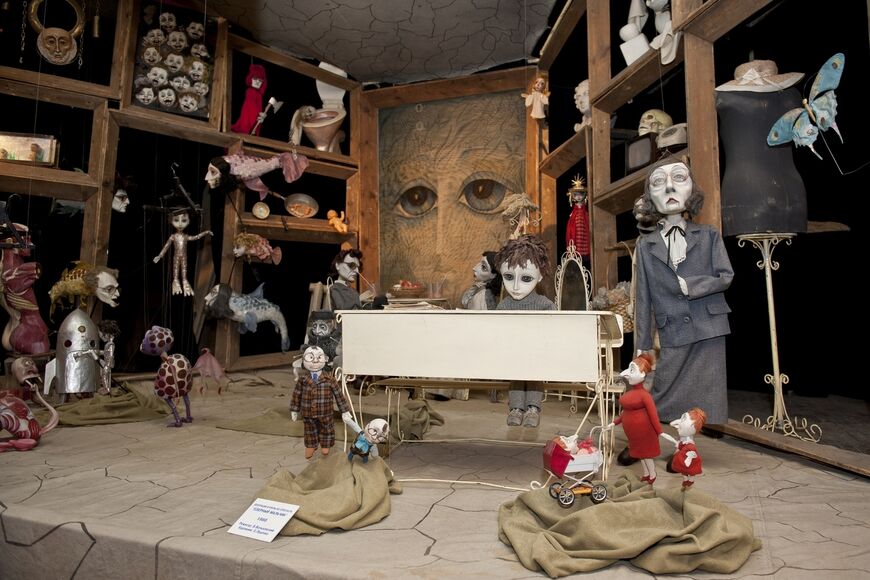 Экспонаты Музея кукол, расположенного в театре
