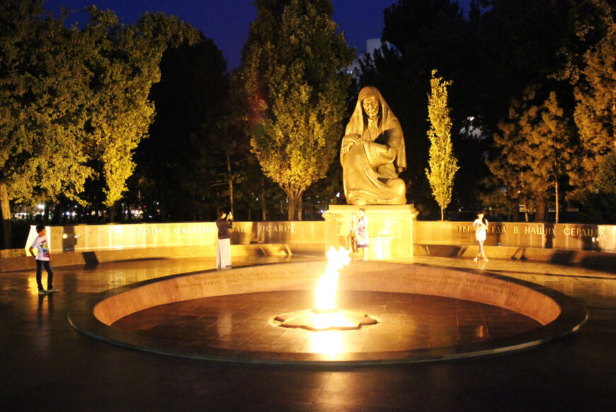 Площадь Памяти и Почестей в Ташкенте