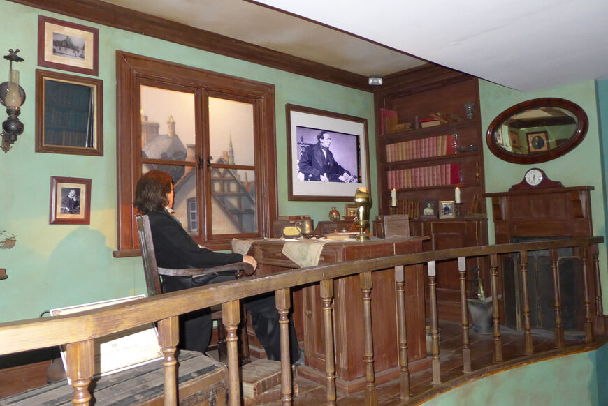 Фигура Андерсена в кабинете