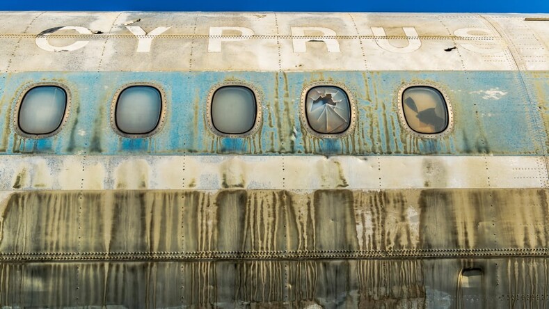 ТОП-10 фотографий заброшенного аэропорта Никосии, где жизнь остановилась более 40 лет назад