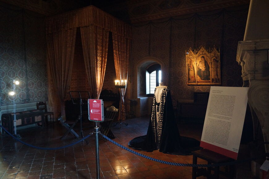 Комната, где были найдены влюбленные Паоло и Франческа