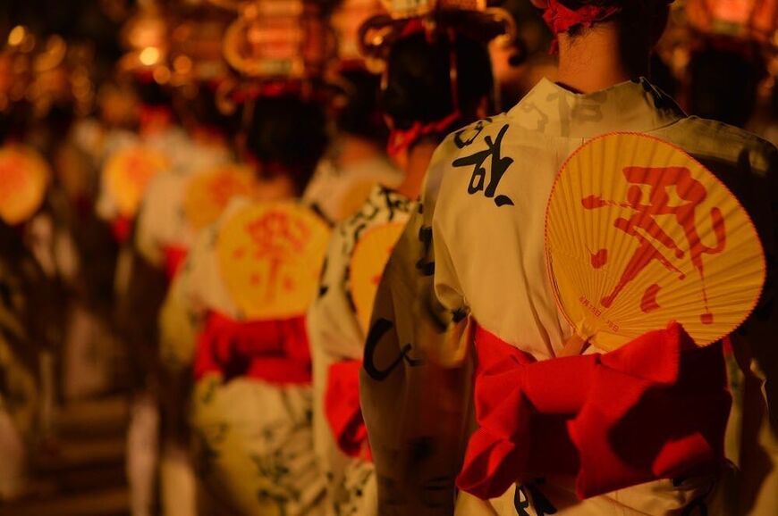 Праздник танцующих фонарей Ямага Торо Мацури